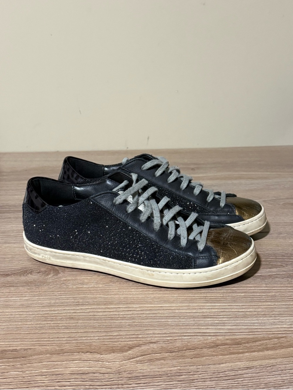 P448 John Glitter Sneakers 39 Black Gold Metallic Leather Low Top Shoes